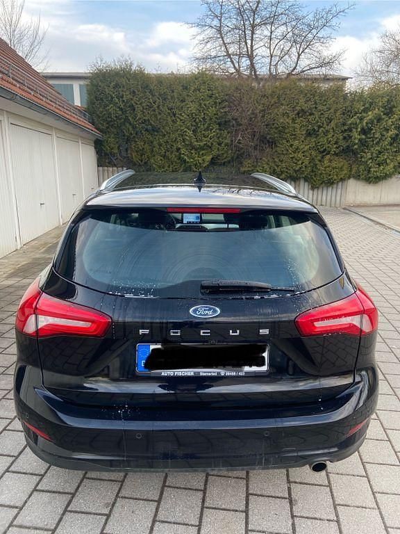 Używany Ford Focus Active 125 KM (91 kW) 2021 Czarny Sedan/Limuzyna