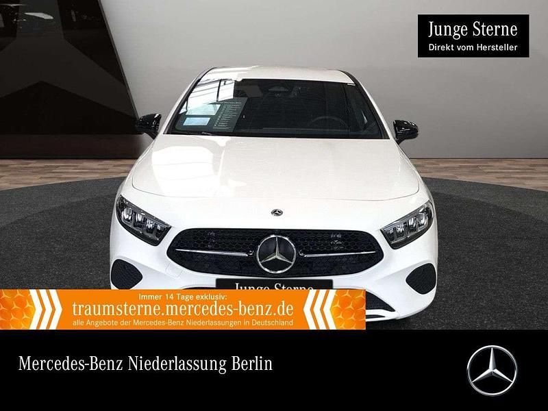 Weiß Gebraucht 2024 Mercedes A180 Advanced Limousine | 28.490 € (Fairer Preis) - Bild 1/3