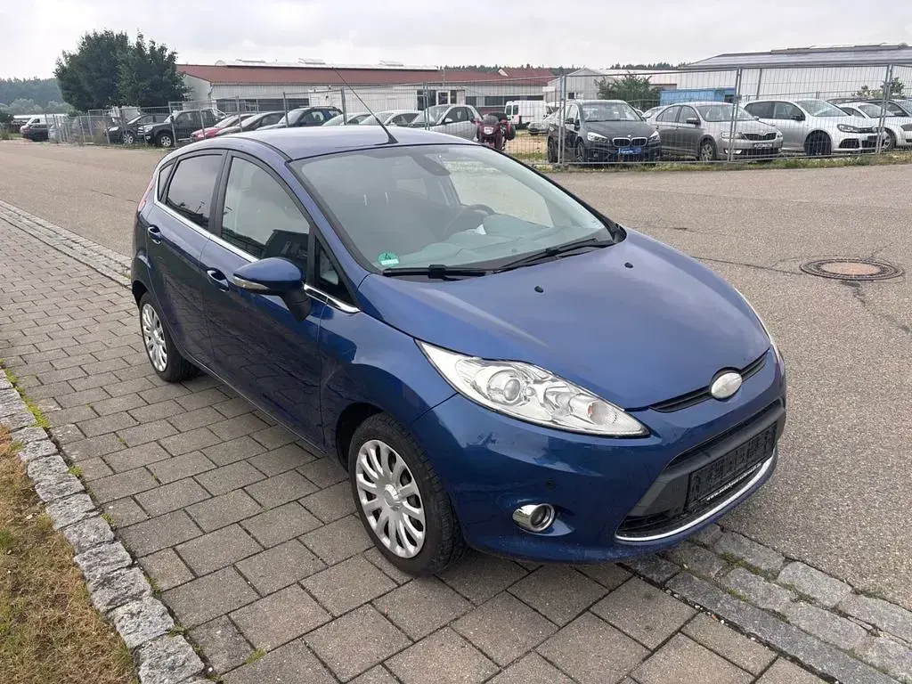 Gebraucht Ford Fiesta Titanium 90 PS (66 kW) 2010 Blau Limousine