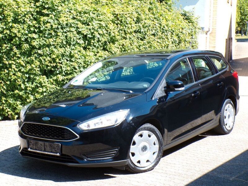 Schwarz Gebraucht 2016 Ford Focus Trend Limousine | 3.940 € (Guter Preis) - Bild 1/4