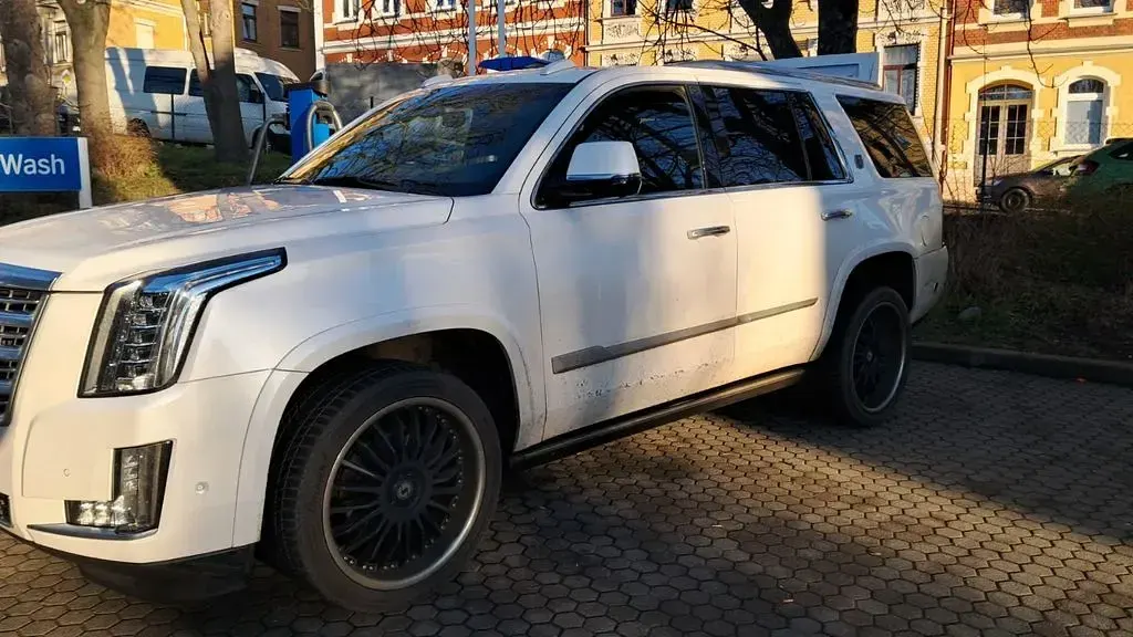 Second-hand Cadillac Escalade 430 CP (316 kW) 2018 Alb SUV