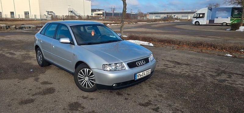 Silber Gebraucht 2002 Audi A3 Ambiente Limousine | 2.400 € (Fairer Preis) - Bild 1/4