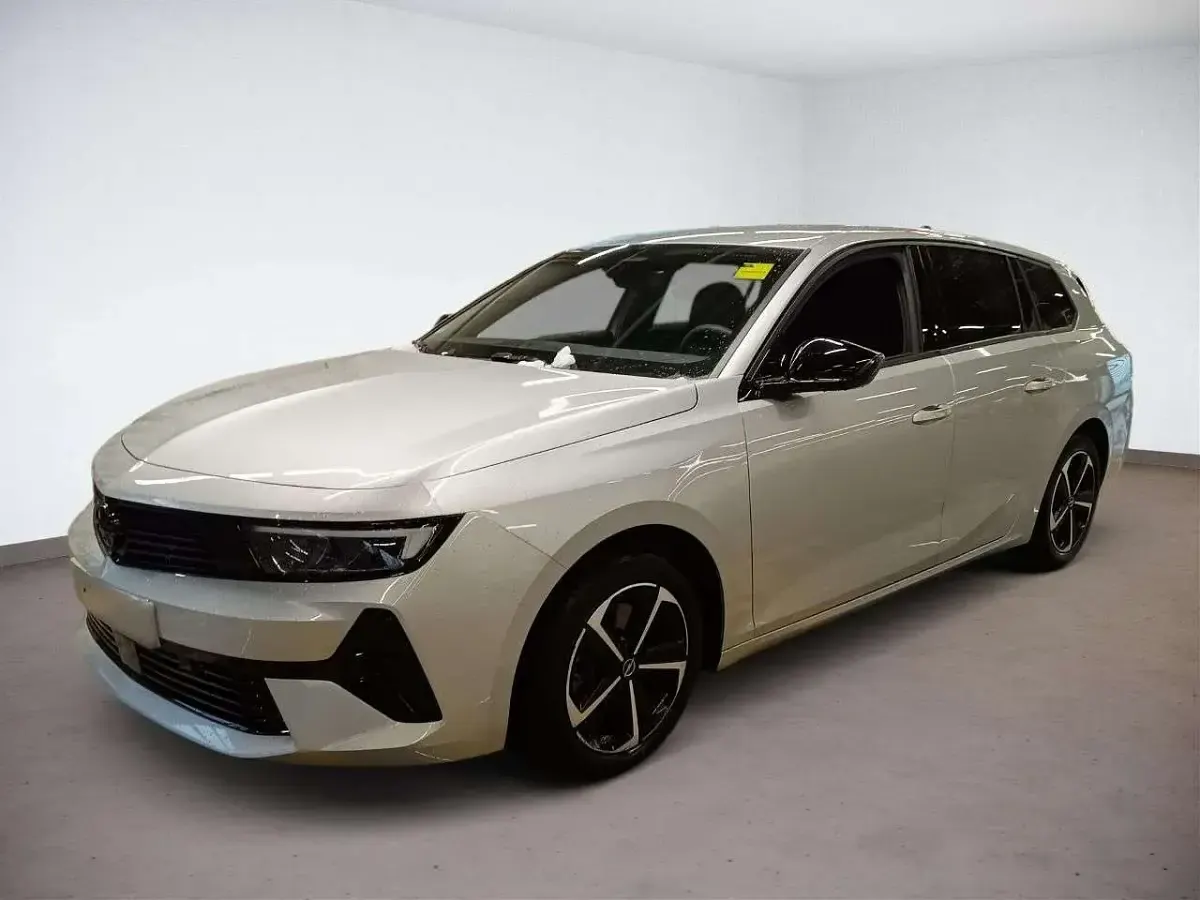 Gebraucht Opel Astra 131 PS (96 kW) 2025 Kristall silber (metallic) Kleinwagen