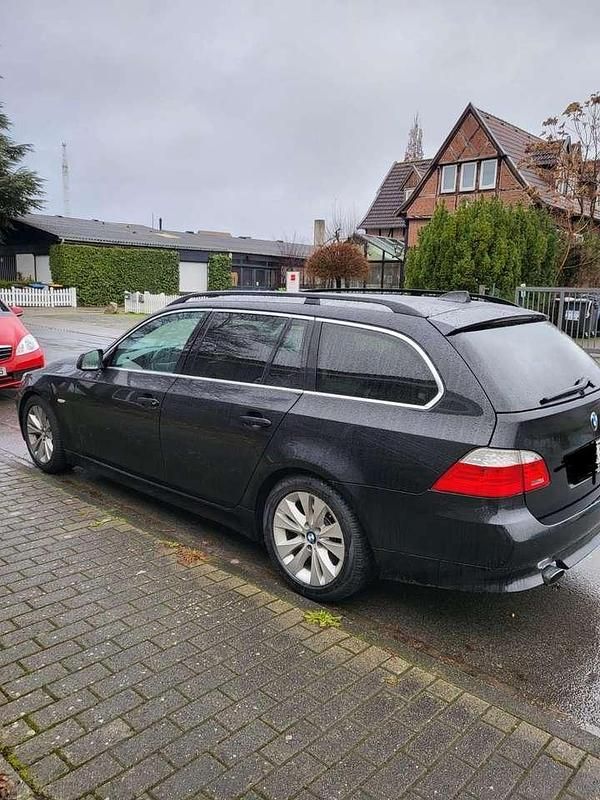 Schwarz Gebraucht 2010 BMW 520 Exclusive Kombi | 5.200 € (Etwas zu teuer) - Bild 1/4