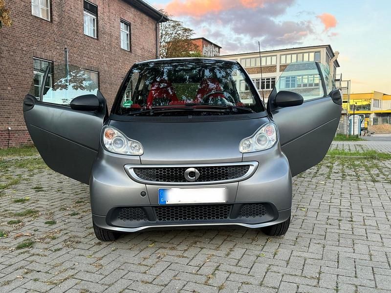 Andere farben Gebraucht 2013 Smart ForTwo Coupé Kleinwagen | 4.850 € (Etwas zu teuer) - Bild 1/4