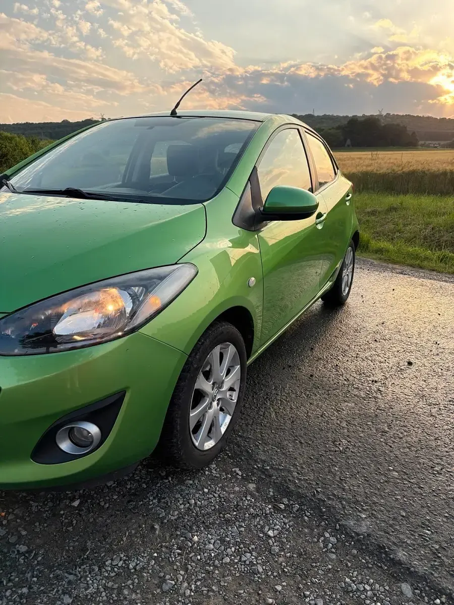 Gebraucht Mazda 2 84 PS (61 kW) 2011 Grün Kleinwagen