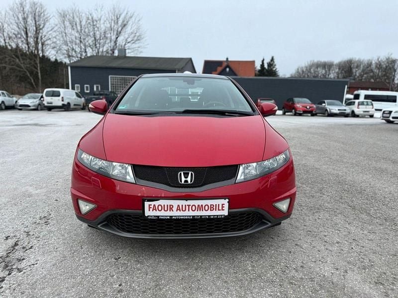 Gebraucht Honda Civic Executive 140 PS (102 kW) 2011 Rot Limousine
