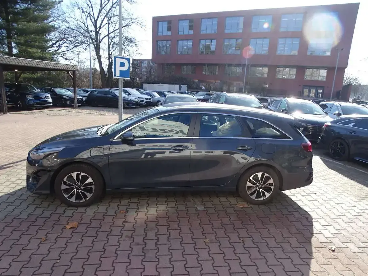 Gebraucht Kia Ceed Sportswagon 141 PS (103 kW) 2022 Grau Kombi