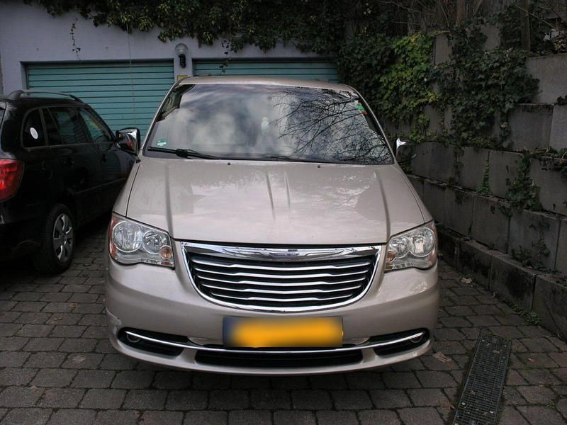Gebraucht Chrysler Voyager 287 PS (211 kW) 2015 Gold Van / Kleinbus