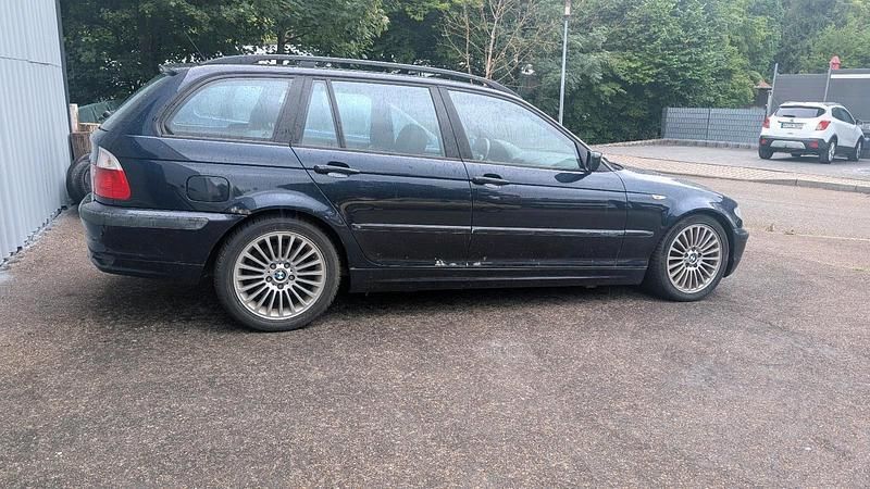 Blau Gebraucht 2004 BMW 320 Kombi | 500 € (Superpreis) - Bild 1/4