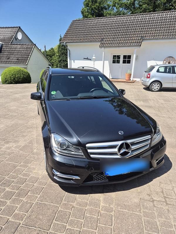 Grau Gebraucht 2014 Mercedes C220 Kombi | 17.250 € - Bild 1/4