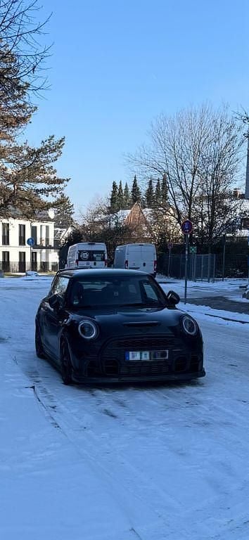 Gebraucht Mini John Cooper Works 231 PS (169 kW) 2023 Schwarz Kleinwagen