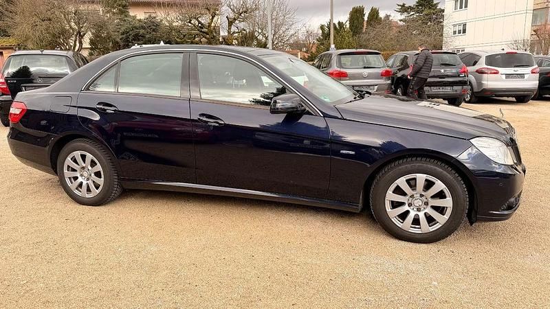 Gebraucht Mercedes E220 170 PS (125 kW) 2010 Blau Limousine