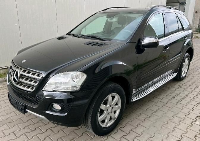 Schwarz Gebraucht 2009 Mercedes ML320 SUV | 11.999 € - Bild 1/4