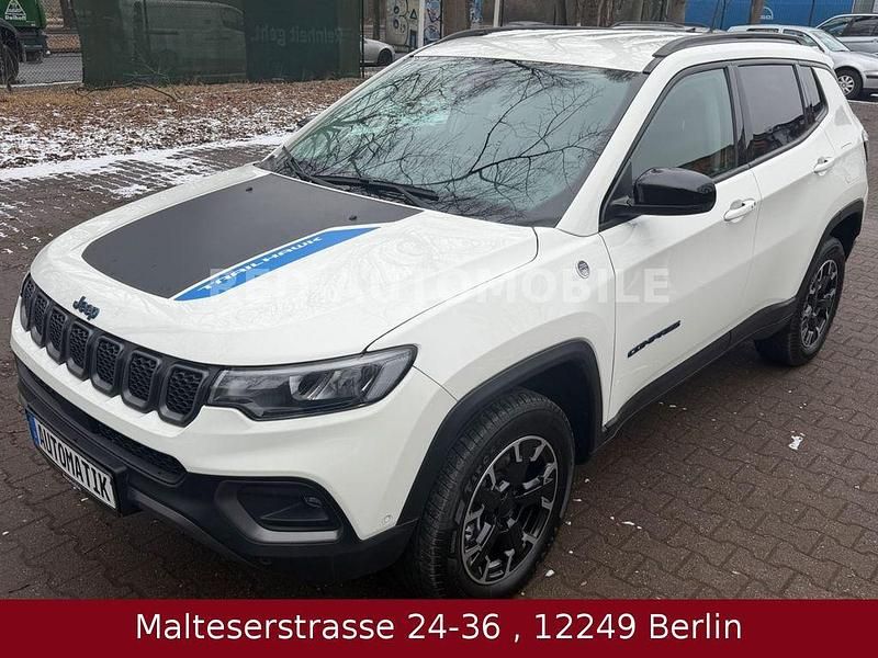 Gebraucht Jeep Compass Trailhawk 179 PS (131 kW) 2023 Weiß SUV