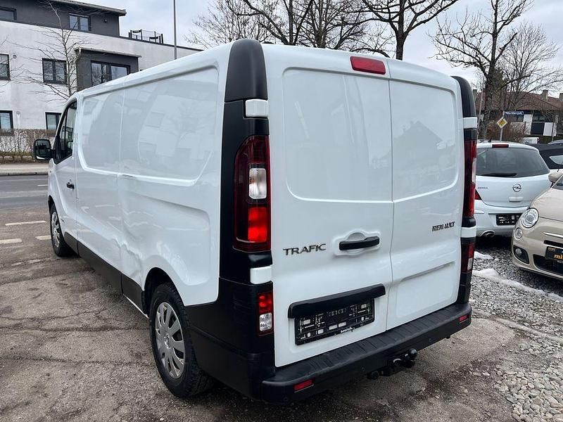 Gebraucht Renault Trafic 145 PS (106 kW) 2018 Weiß Van / Kleinbus