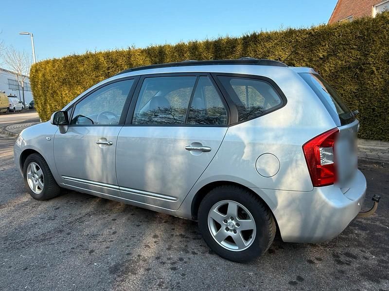 Gebraucht Kia Carens 140 PS (102 kW) 2006 Silber Van / Kleinbus