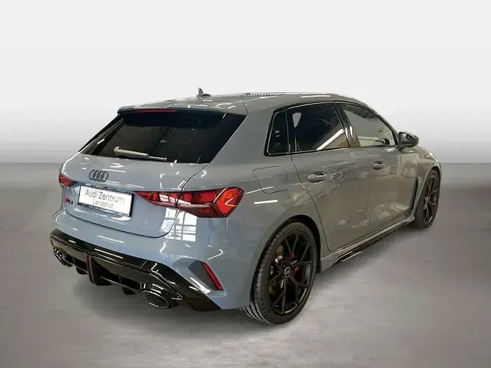 Gebraucht Audi RS3 Ambiente 400 PS (294 kW) 2026 Kemoragrau Limousine