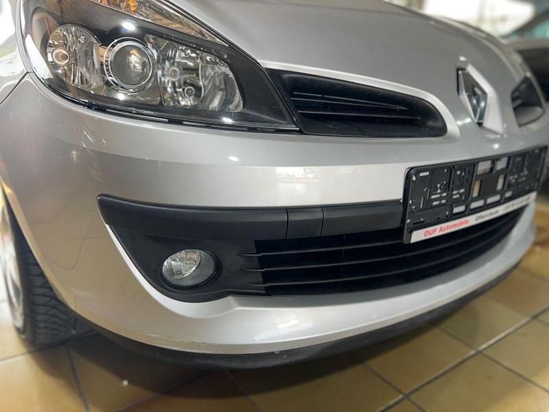 Silber Gebraucht 2006 Renault Clio III Authentique Limousine | 3.600 € (Etwas zu teuer) - Bild 1/4