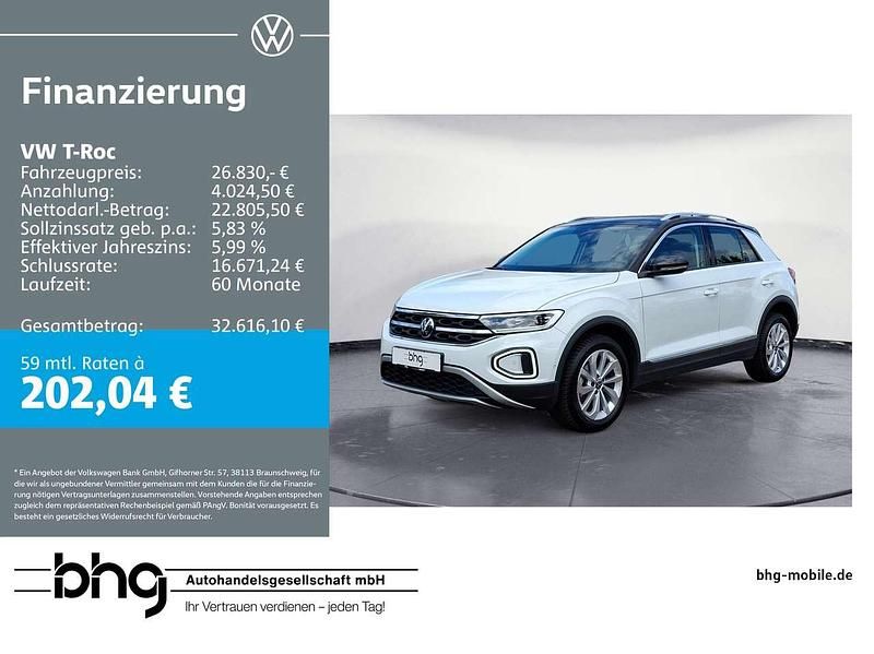 Pure white/schwarz Gebraucht 2025 VW T-Roc Style SUV | 26.830 € (Superpreis) - Bild 1/4
