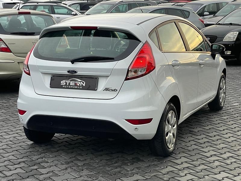 Gebraucht Ford Fiesta 75 PS (55 kW) 2015 Weiß Limousine