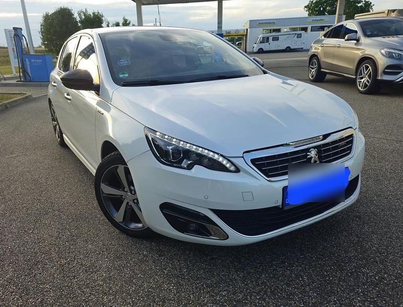 Weiß Gebraucht 2016 Peugeot 308 GT-line Limousine | 9.500 € (Fairer Preis) - Bild 1/4