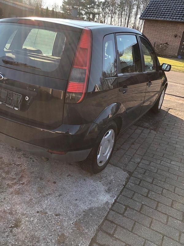 Gebraucht Ford Fiesta 69 PS (50 kW) 2004 Schwarz Kleinwagen
