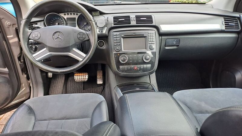 Beige Gebraucht 2009 Mercedes R320 Van / Kleinbus | 6.900 € (Guter Preis) - Bild 1/4
