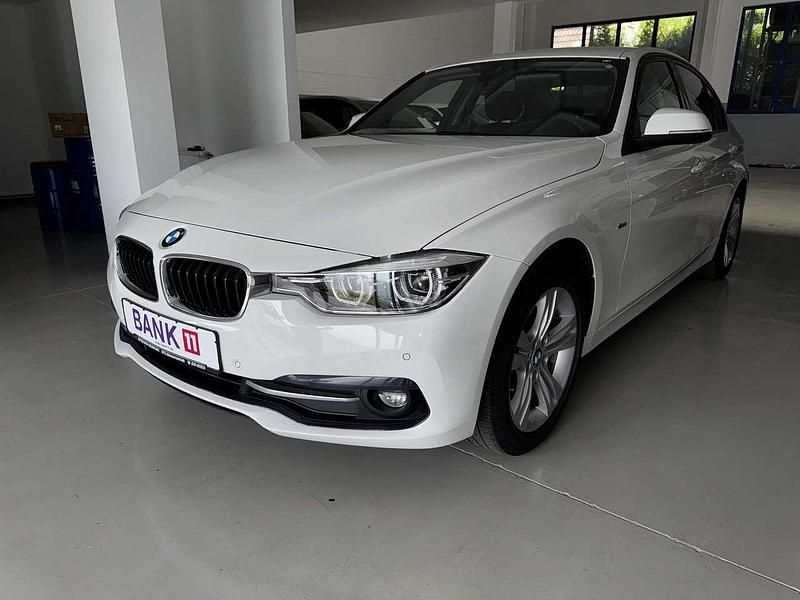 Alpinweiss iii Gebraucht 2016 BMW 318 Sport Line Limousine | 13.900 € (Fairer Preis) - Bild 1/4