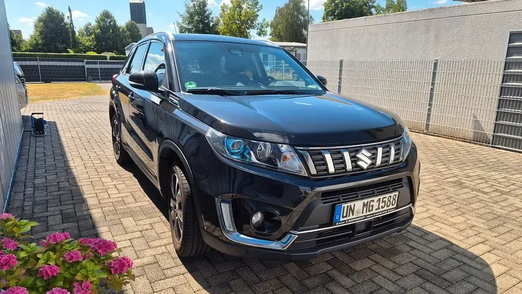 Gebraucht Suzuki Vitara Comfort+ 140 PS (102 kW) 2019 Schwarz SUV