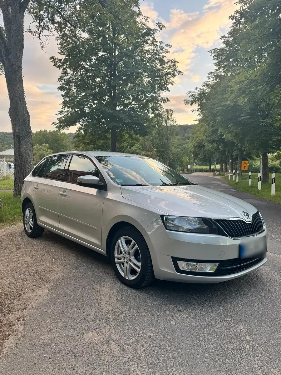 Gebraucht Skoda Rapid 90 PS (66 kW) 2015 Silber Kleinwagen