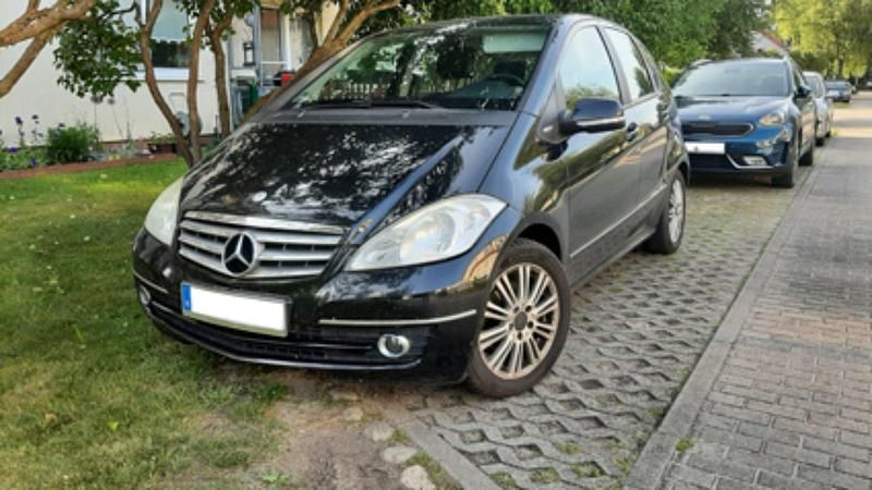 Schwarz Gebraucht 2010 Mercedes A180 Kombi | 4.000 € (Fairer Preis) - Bild 1/4