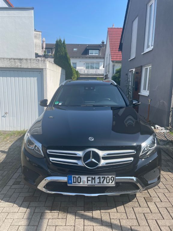 Schwarz Gebraucht 2018 Mercedes GLC220 SUV | 27.100 € (Guter Preis) - Bild 1/4