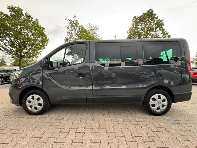 Gebraucht Renault Trafic 150 PS (110 kW) 2023 Grau Van / Kleinbus