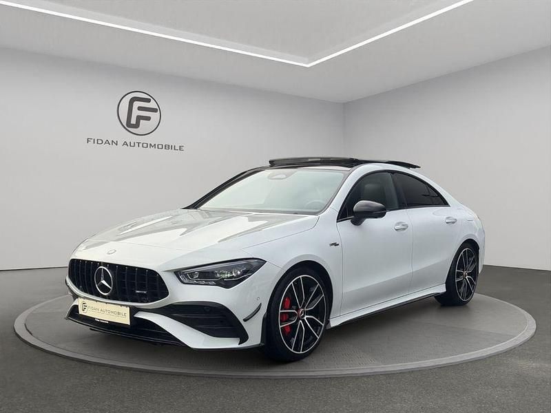 Weiß Gebraucht 2023 Mercedes CLA35 AMG AMG Limousine | 43.850 € (Teuer) - Bild 1/4