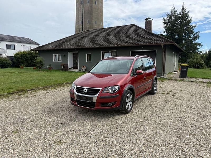 Violet Gebraucht 2010 VW Touran Cross Van / Kleinbus | 4.799 € (Fairer Preis) - Bild 1/4