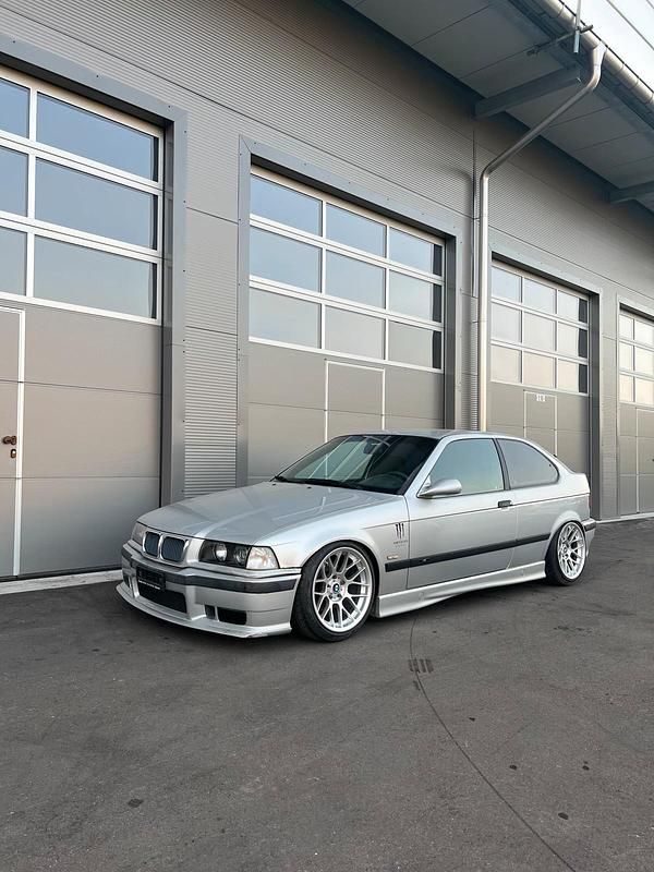 Silber Gebraucht 2000 BMW 323 Sport Line Coupé | 3.999 € - Bild 1/4