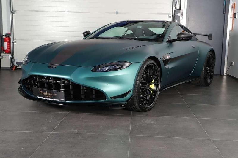 Gebraucht Aston Martin V8 Vantage 534 PS (392 kW) 2023 Satin am racing green Coupé