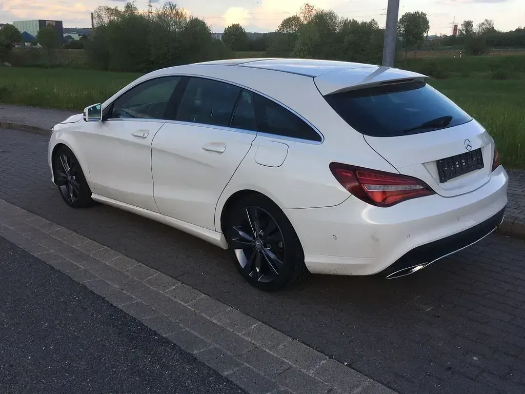 Gebraucht Mercedes CLA180 Shooting Brake 122 PS (89 kW) 2016 Weiß Kombi