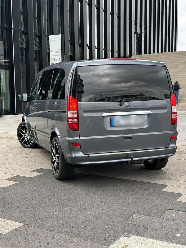 Gebraucht Mercedes Viano 160 PS (117 kW) 2011 Grau Van / Kleinbus