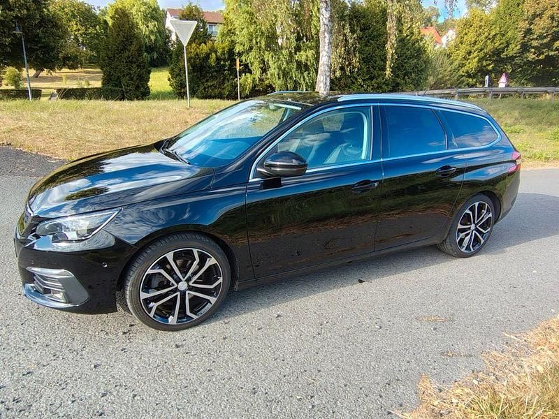 Schwarz Gebraucht 2018 Peugeot 308 SW Allure Kombi | 12.200 € (Guter Preis) - Bild 1/4