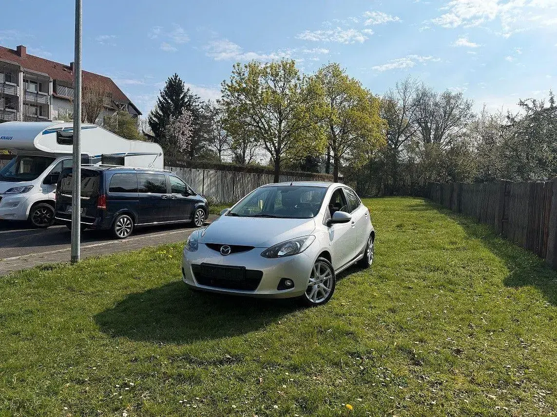 Używany Mazda 2 86 KM (63 kW) 2007 Srebrny Hatchback