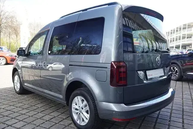 Używany VW Caddy 102 KM (75 kW) 2019 Srebrny Minivan