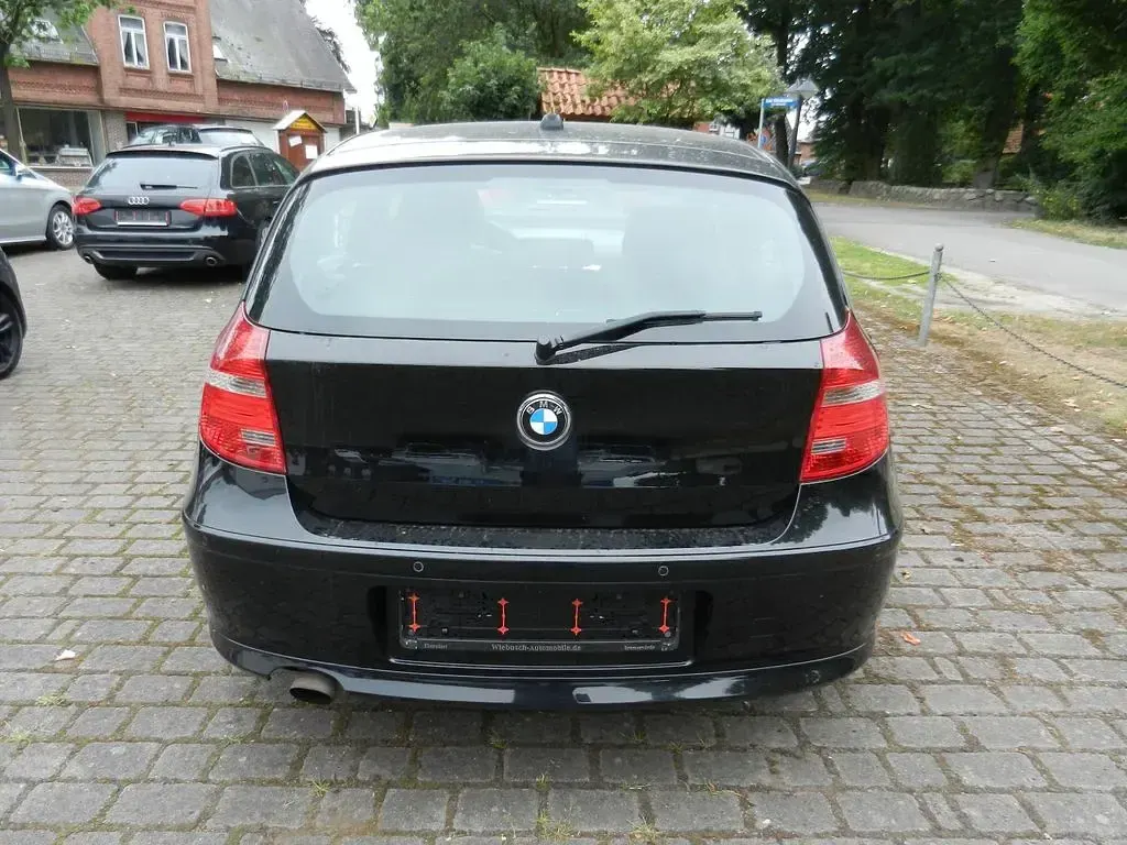 Gebraucht BMW 116 122 PS (89 kW) 2009 Schwarz Kleinwagen