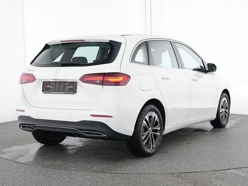 Gebraucht Mercedes E250 Progressive 163 PS (119 kW) 2025 Weiß Limousine