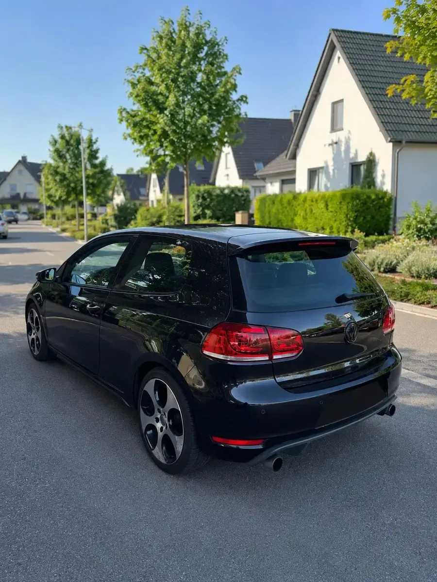Gebraucht VW Golf Edition 211 PS (155 kW) 2009 Schwarz Coupé
