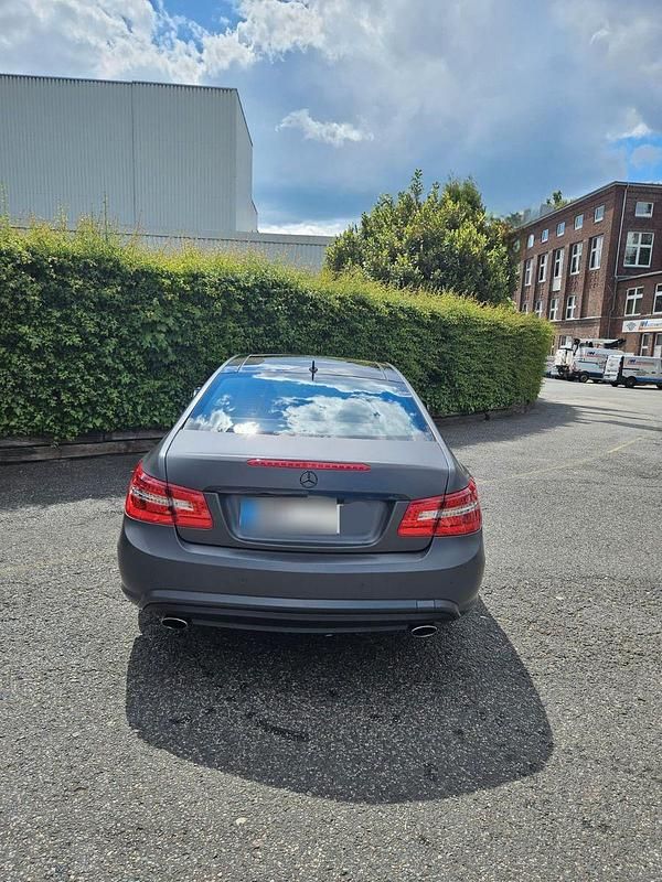 Gebraucht Mercedes E350 231 PS (169 kW) 2010 Silber Coupé