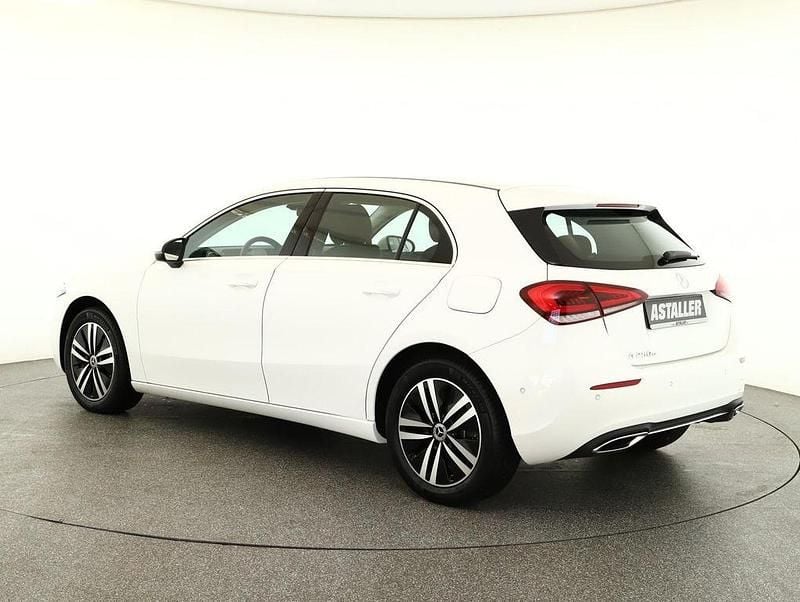 Gebraucht Mercedes A250 Progressive 159 PS (116 kW) 2021 Unilack polarweiß Limousine
