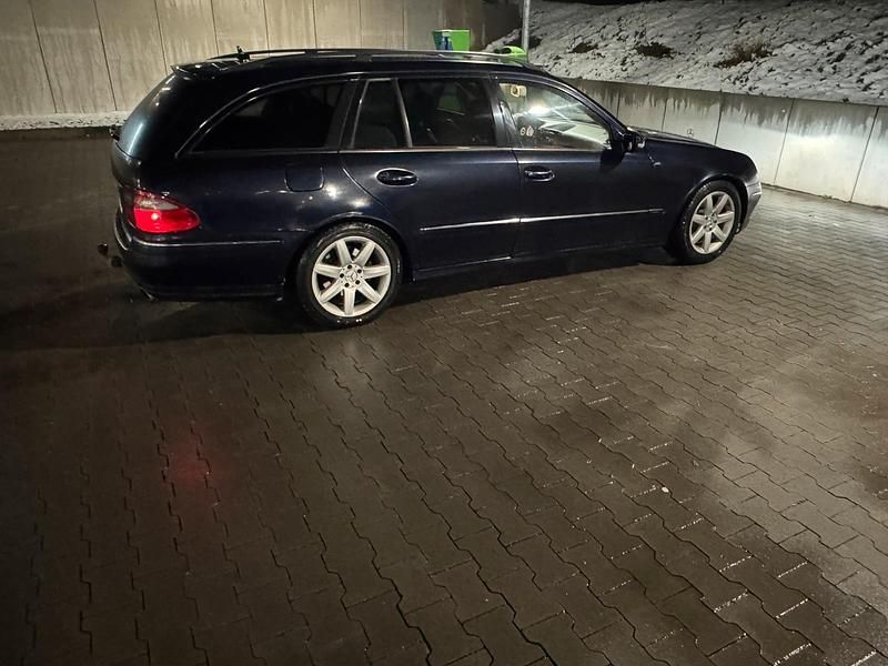 Gebraucht Mercedes E320 224 PS (164 kW) 2008 Blau Kombi