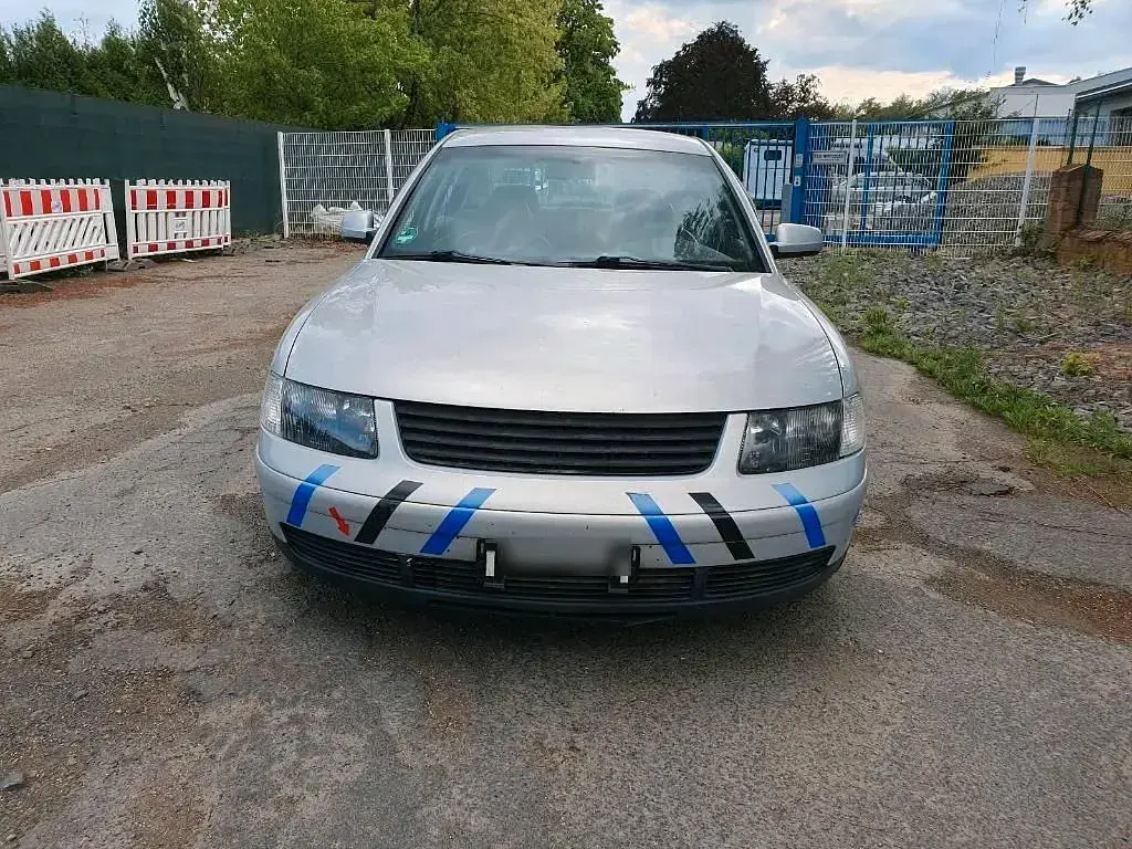 Gebraucht VW Passat 193 PS (141 kW) 1997 Silber Limousine